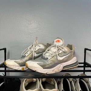 Nike 270 React - Gray and White